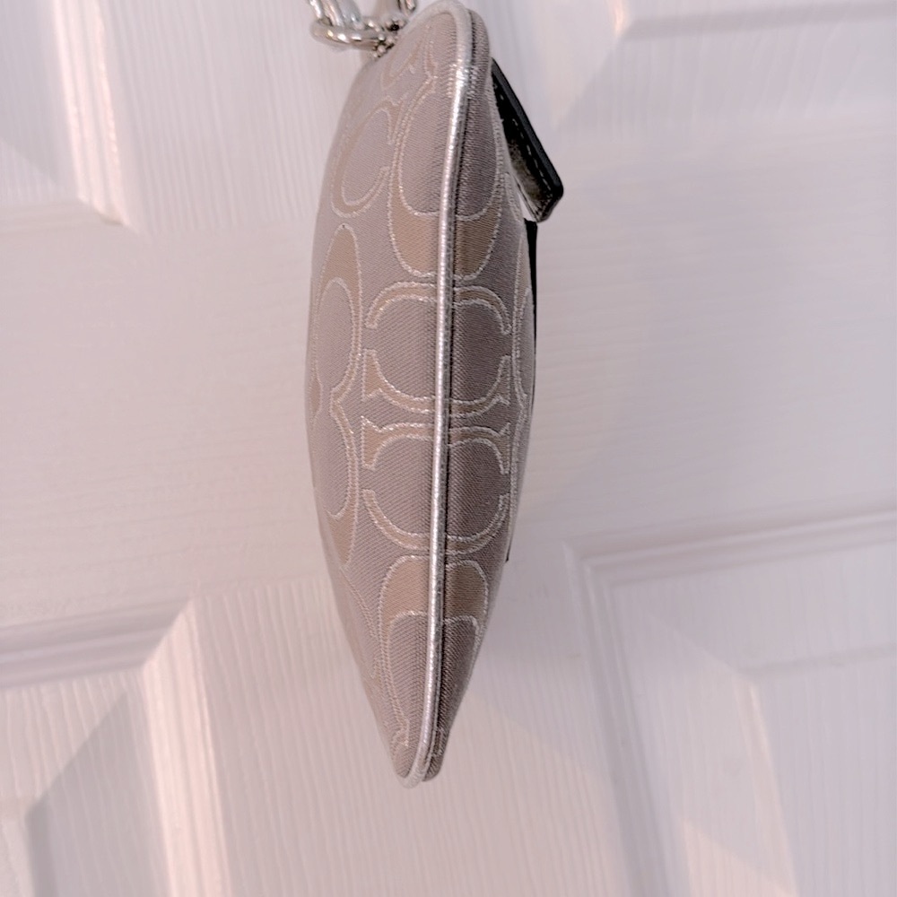 Coach Y2K Poppy Metallic Wristlet w/Hang Tag (EUC) (No Callouts) - Picture 9 of 17